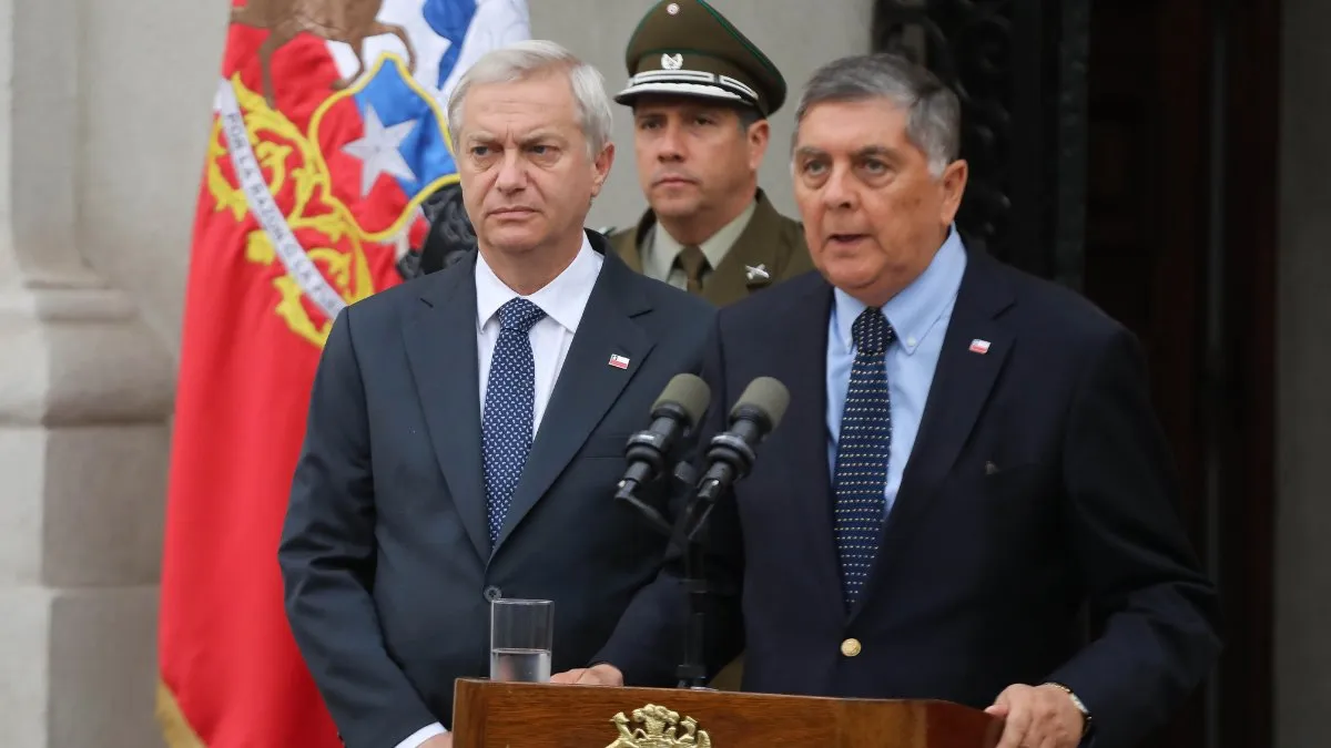 El ministro Claudio Alvarado reafirma la unidad del Gobierno ante críticas de descoordinación.