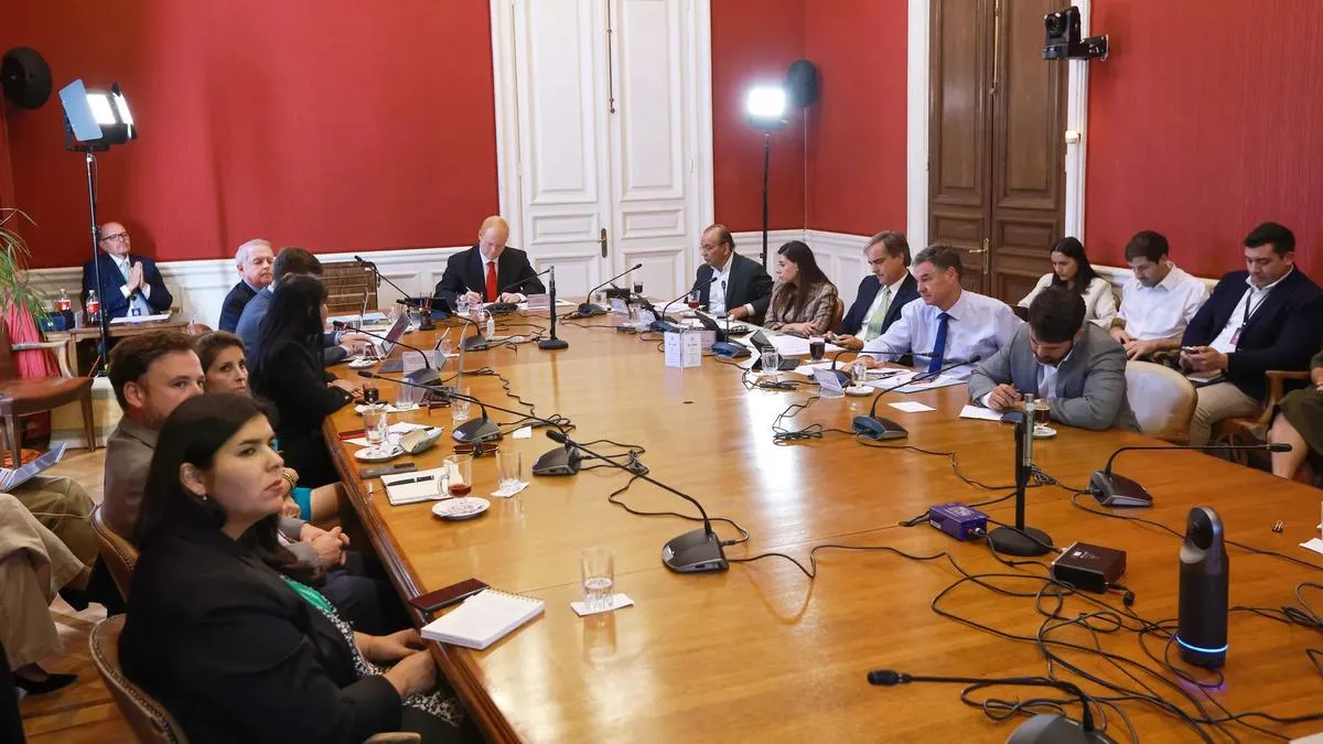 Encuentro del Senado sobre la regulación de la Inteligencia Artificial en la economía.