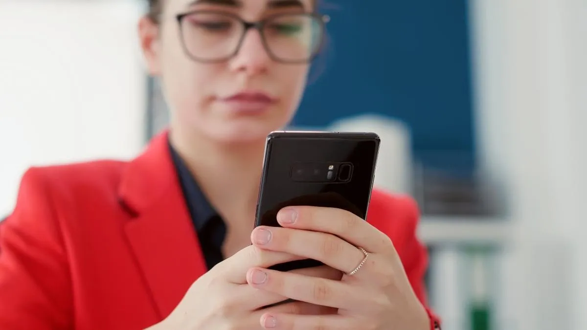 La CMF advierte sobre estafas en créditos rápidos sin regulación.