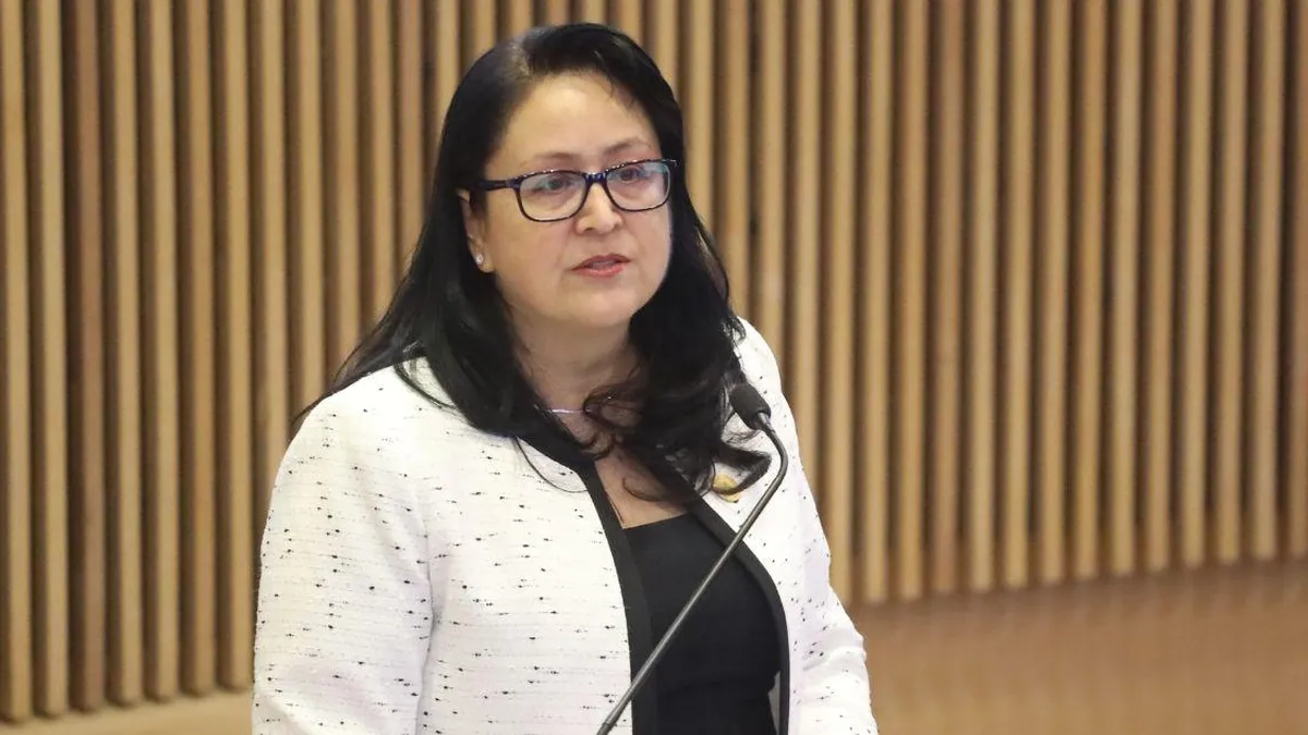 La Contraloría defiende viáticos de 1.384 viajes como parte de su fiscalización.