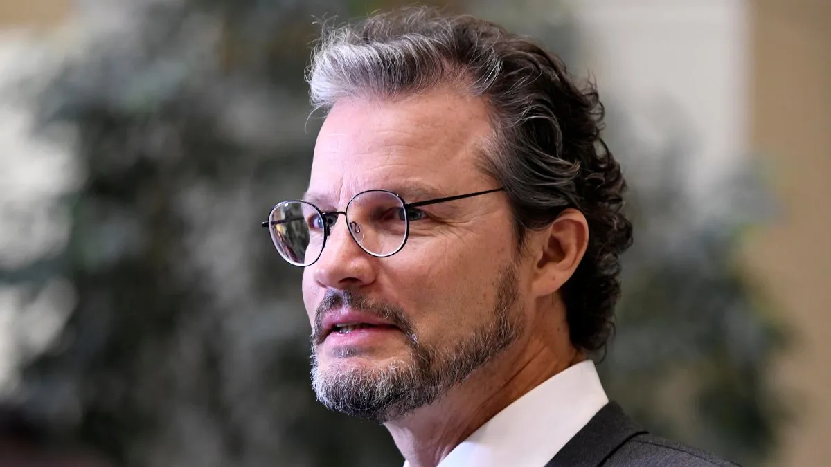 Cristián Contreras cuestiona a Parisi y Jiles por falta de transparencia en recursos.