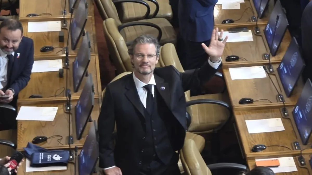 Cristian Contreras critica al Partido de la Gente por falta de transparencia.