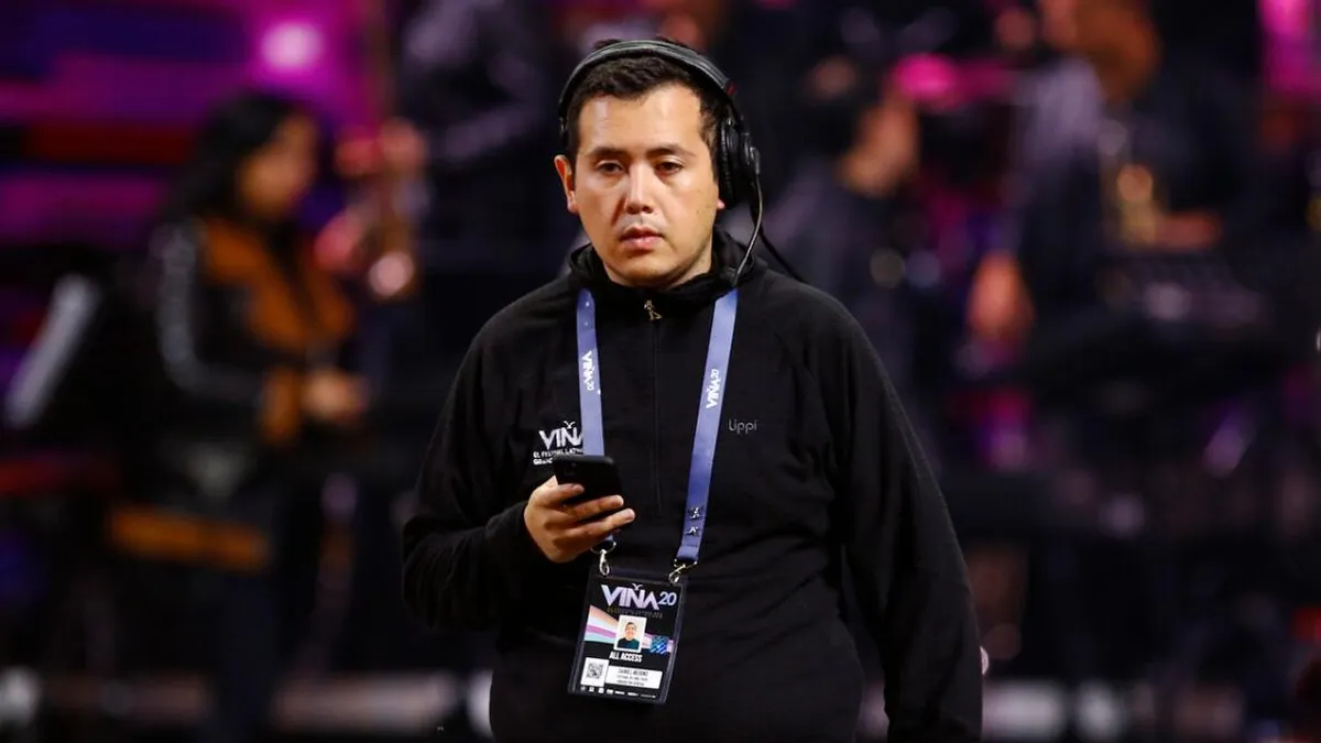 Daniel Merino renuncia a su cargo en La Moneda tras tensiones internas y controversias.