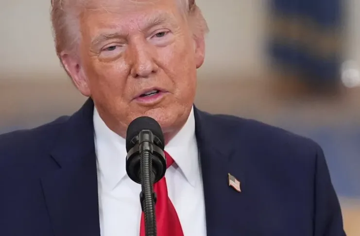 Trump asegura que los precios de gasolina bajarán pronto