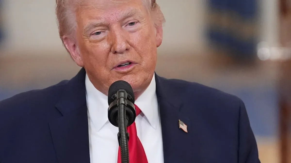 Trump asegura que los precios de gasolina bajarán pronto