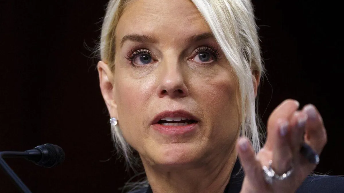 Trump destituye a la fiscal general Pam Bondi por desacuerdos en su gestión.