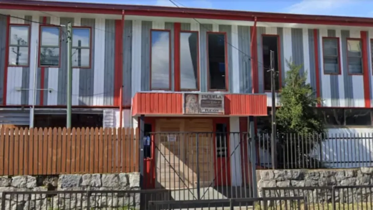 Ocho estudiantes de la Escuela Fátima hospitalizados por manipular soda cáustica.