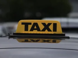 El Gobierno de Chile otorga un bono mensual de $100.000 a taxistas por seis meses.