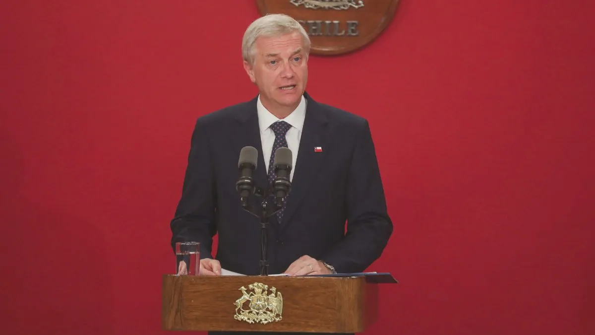 Guillermo Larraín cuestiona la comparación del déficit fiscal con un presupuesto familiar.