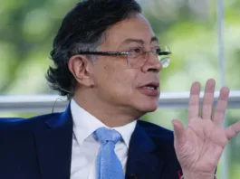 Gustavo Petro admite errores en su plan de paz y llama a la unidad nacional.