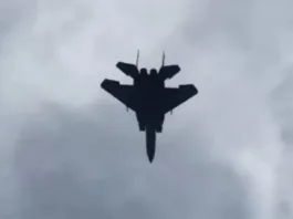 Irán derriba un F-15E estadounidense; EE. UU. lanza operación de rescate.