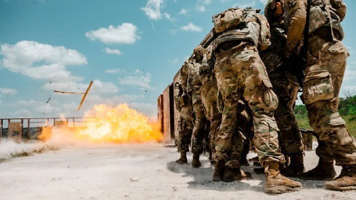 Tensiones en el estrecho de Ormuz: EE. UU. retira minas iraníes que afectan el petróleo.