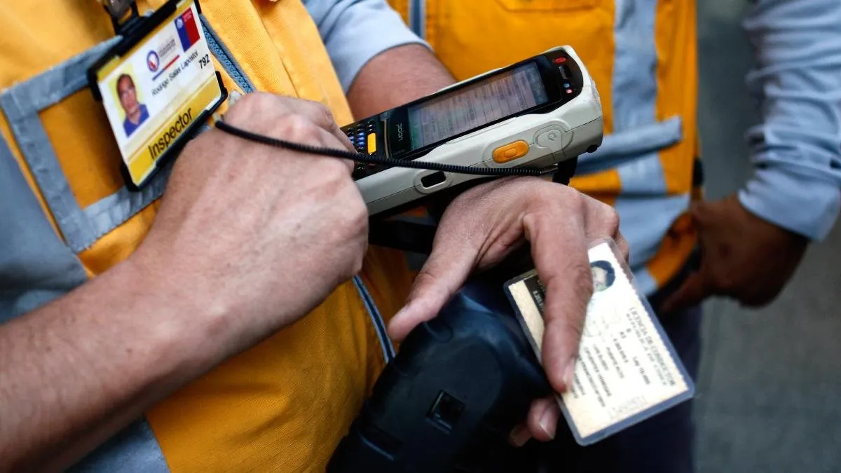 Cinco funcionarios detenidos por vender licencias de conducir en Isla de Maipo.
