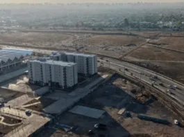 El ministro Iván Poduje anuncia 828 nuevas viviendas en Cerrillos para 600 familias.