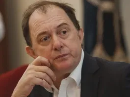 Tensión en Chile Vamos tras declaraciones del ministro Iván Poduje sobre partidos.