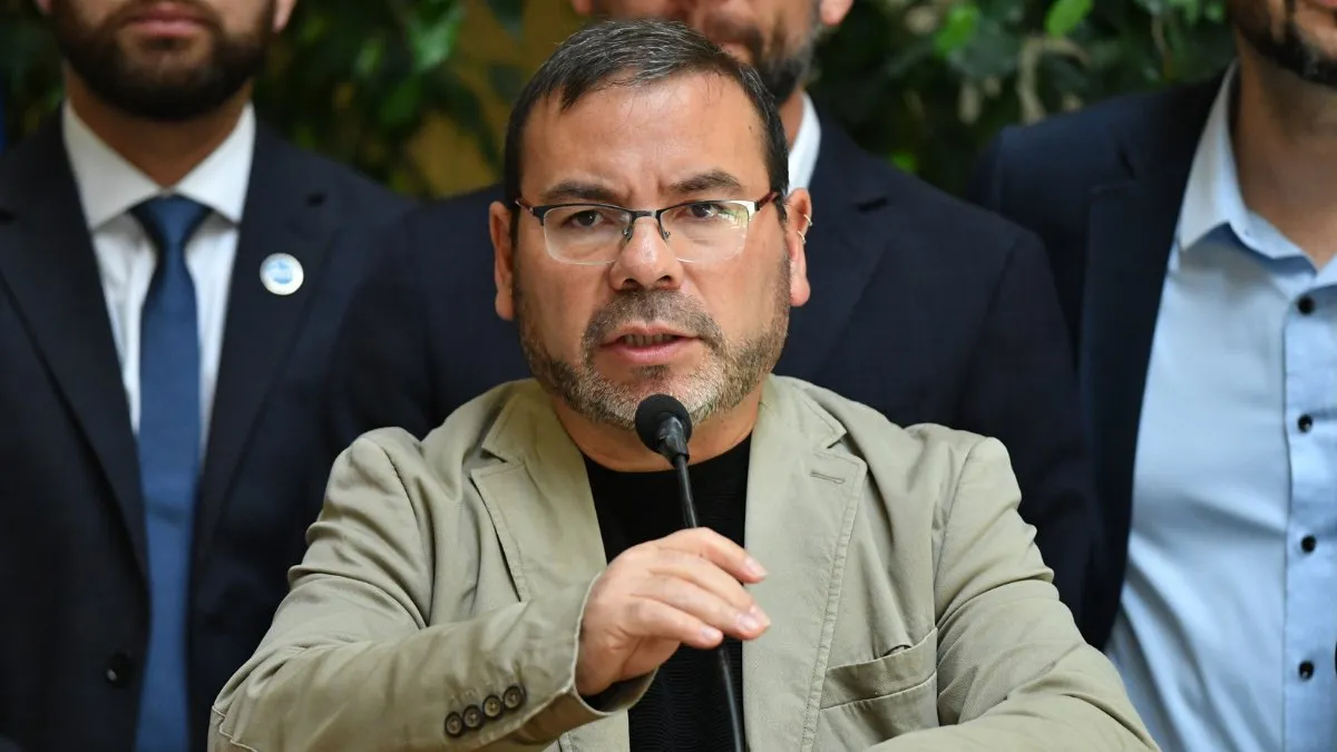 Jeannette Jara aboga por el debate del proyecto de reconstrucción del Gobierno.