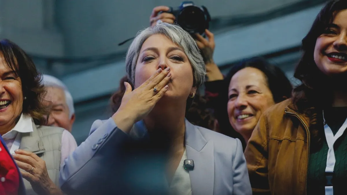 La USACH aclara la contratación de Jeannette Jara y desmiente rumores sobre su salario.