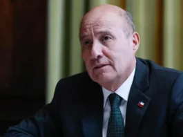 El ministro Jorge Quiroz presenta plan para reactivar la economía chilena.