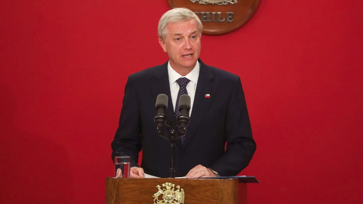 La aprobación del gobierno de Kast cae al 33