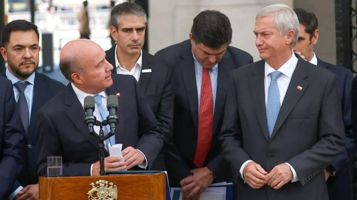 Kast presenta medidas para apoyar a familias vulnerables por el alza de combustibles.