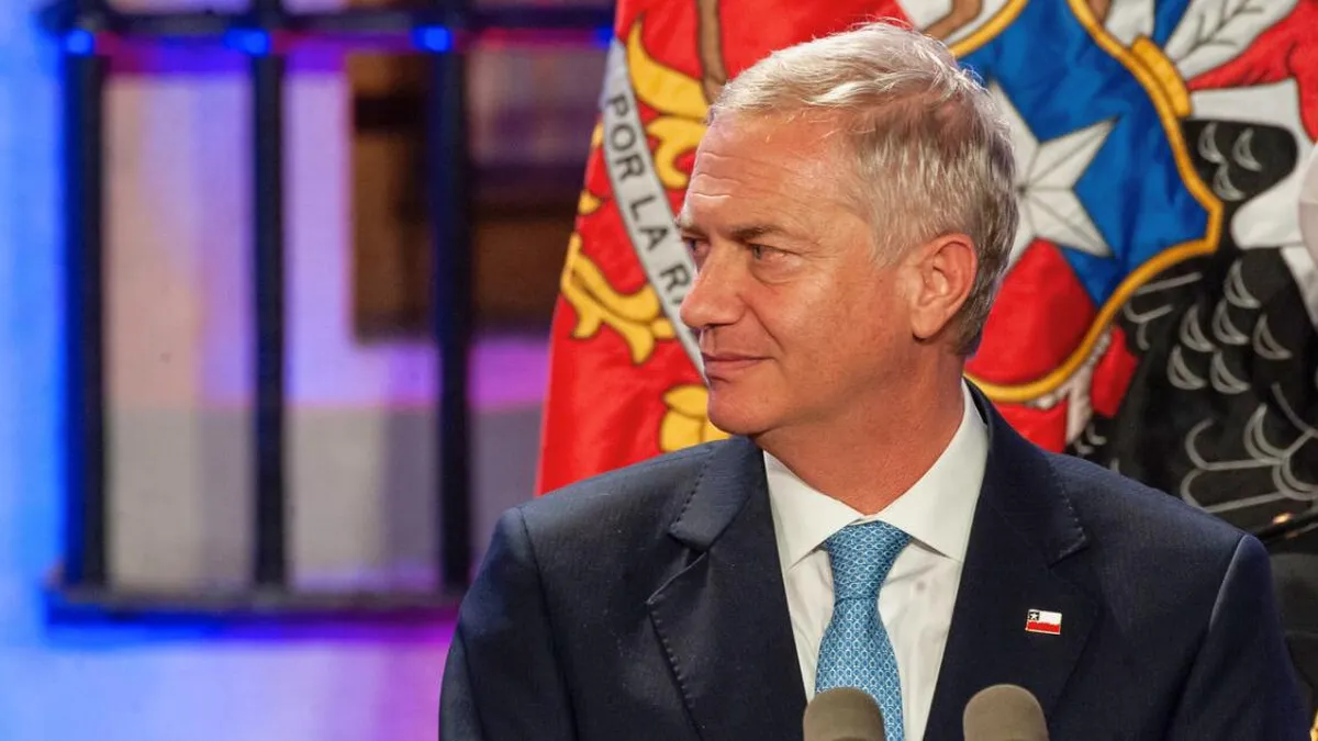 El gobierno de Kast enfrenta crisis en nombramientos de seremis por renuncias y fallos.