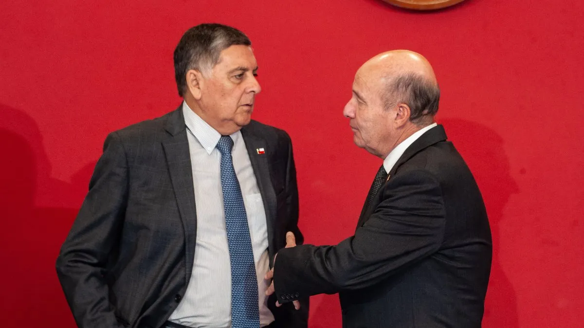 El gobierno de Kast presenta ley miscelánea que genera debate legislativo.