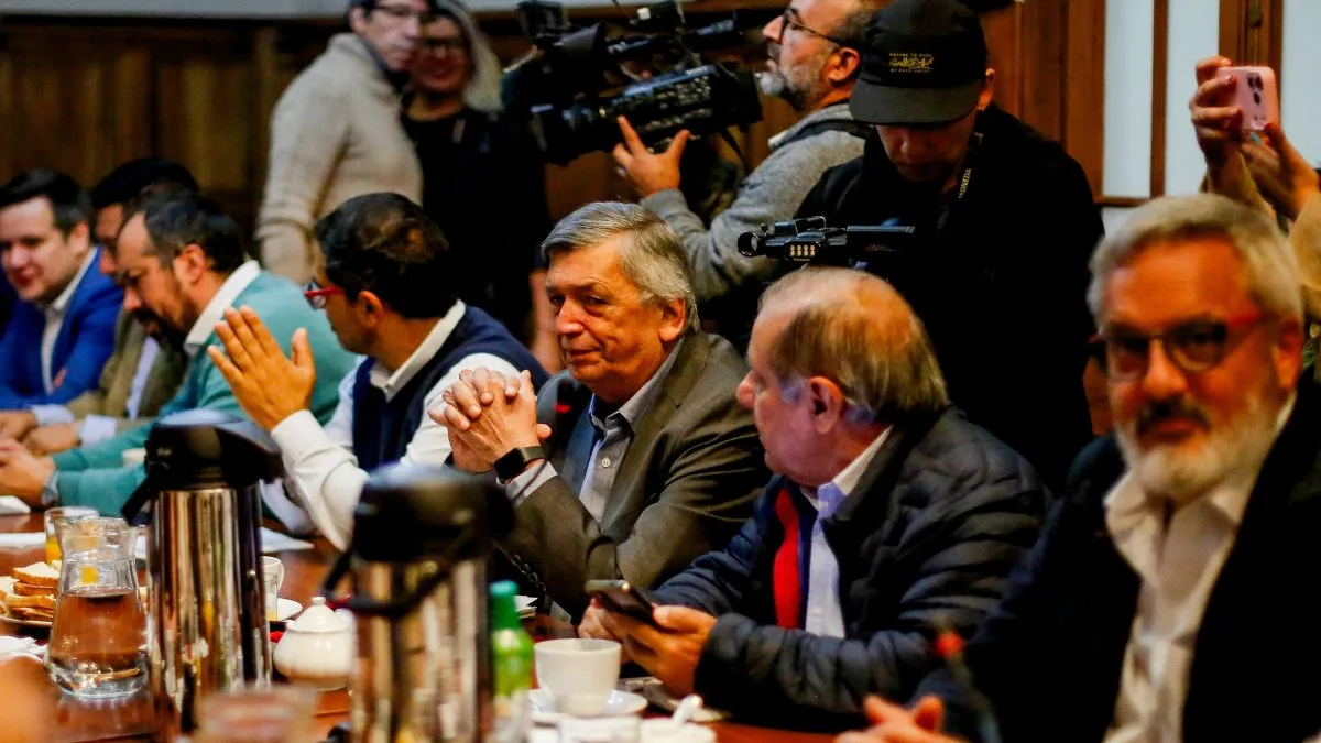 La oposición a Kast lucha por unirse ante la mega reforma y el dominio de la derecha.