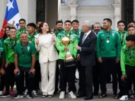 El Presidente Kast celebra con Santiago Wanderers