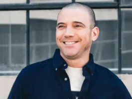 Julián Elfenbein será el nuevo conductor de "Contigo en la Mañana" en Chilevisión.