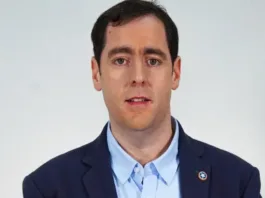 El diputado Kuntsmann alerta sobre retrasos en el Hospital de Panguipulli.