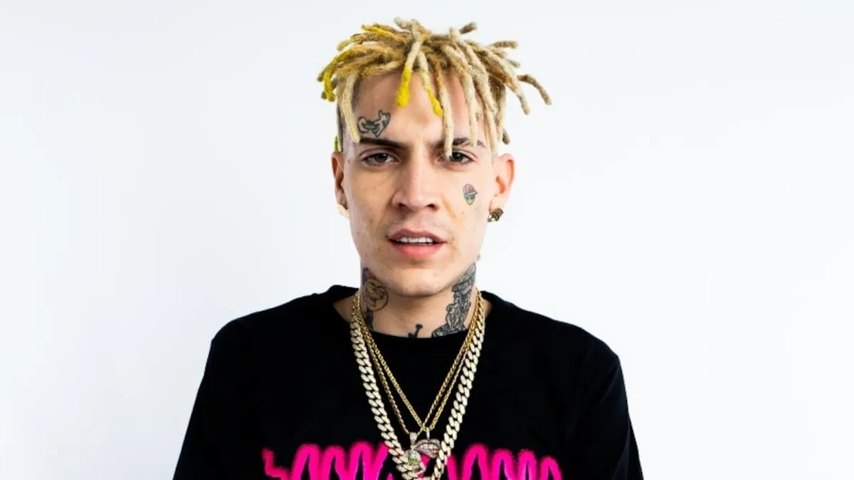 Marcianek denuncia el robo de su auto en plena presentación en vivo. ¡Ayuda!