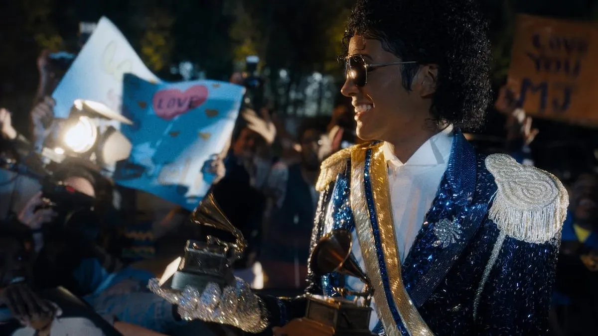 La biografía de Michael Jackson enfrenta controversias y retrasos en su estreno.