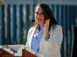 La ministra Natalia Duco genera polémica por sus comentarios sobre la vestimenta deportiva.