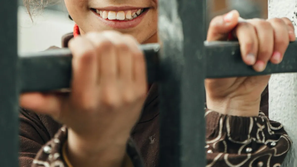 Nayib Bukele firma ley que permite cadena perpetua a niños desde los 12 años.