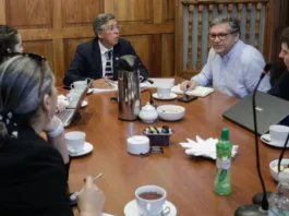 La oposición chilena denuncia que la megarreforma favorece a los ricos y olvida a la clase media.