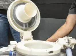 La nave Orión de Artemis II supera problemas técnicos con su inodoro tras el despegue.