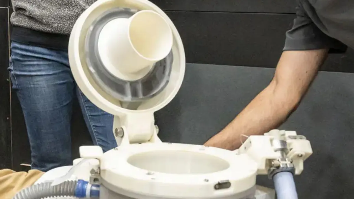 La nave Orión de Artemis II supera problemas técnicos con su inodoro tras el despegue.