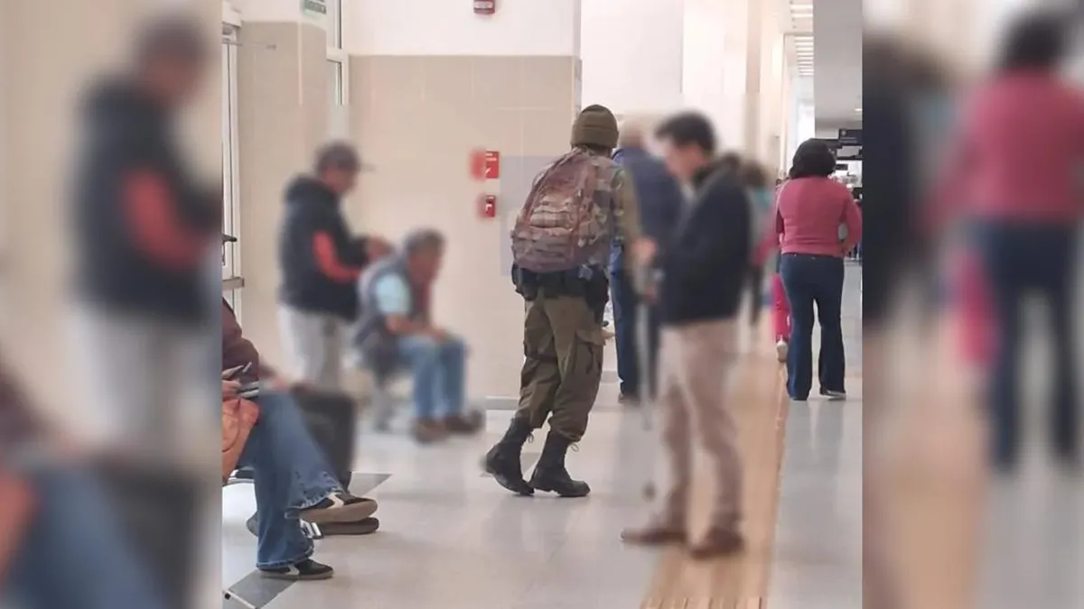 Alarma en Ovalle: hombre con armas falsas en farmacia del hospital fue detenido.