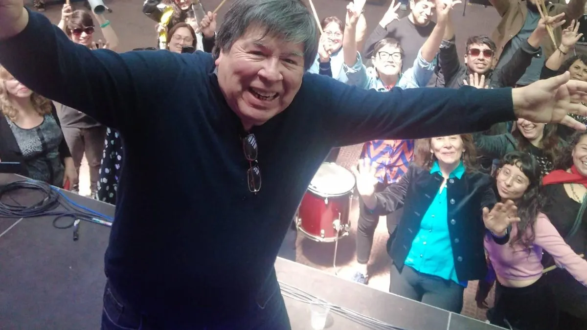 Pato Salazar reflexiona sobre su carrera y la industria musical en su nuevo libro.