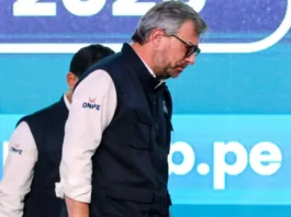 Piero Corvetto renuncia a la ONPE tras irregularidades en las elecciones del 12 de abril.