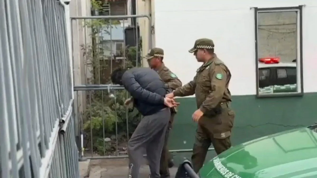 Carabineros detiene a sospechoso de homicidio tras tiroteo en Santiago.