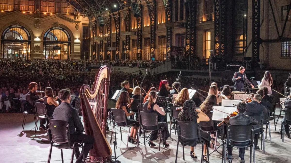 "Raíces y Alas": Sinfonía de Errázuriz que rinde homenaje a Gabriela Mistral.