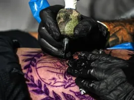 Las tintas de tatuajes pueden afectar el sistema inmunitario y la respuesta a vacunas.