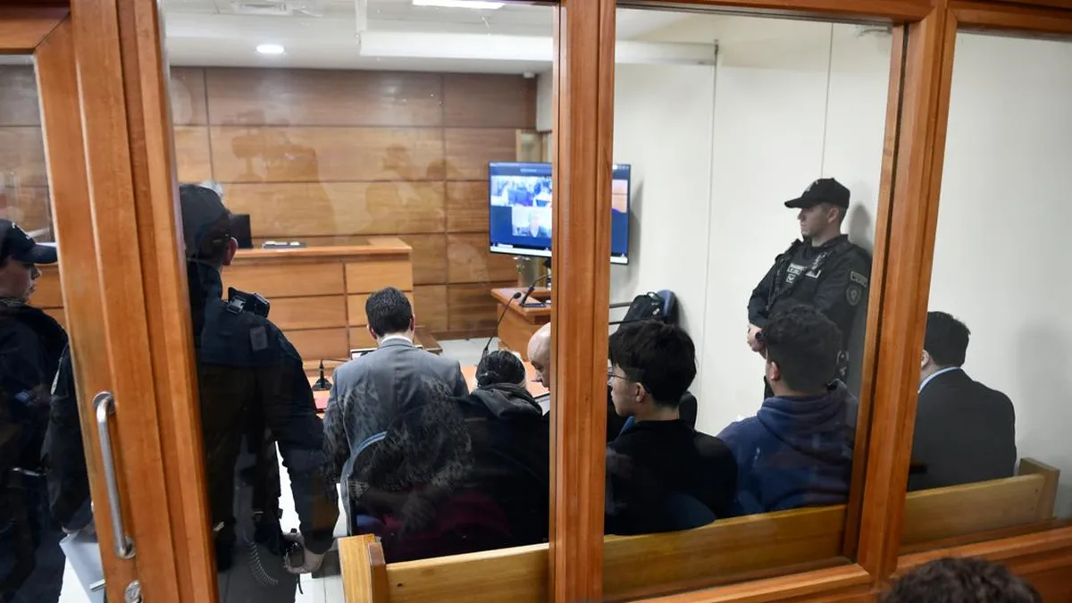 Tres estudiantes detenidos por ataque a ministra de Ciencias; piden sanciones.