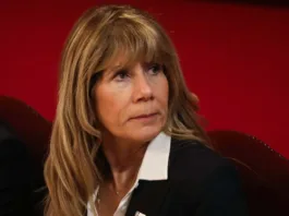 La ministra Rincón enfrenta insultos en la inauguración del año académico en la USM.